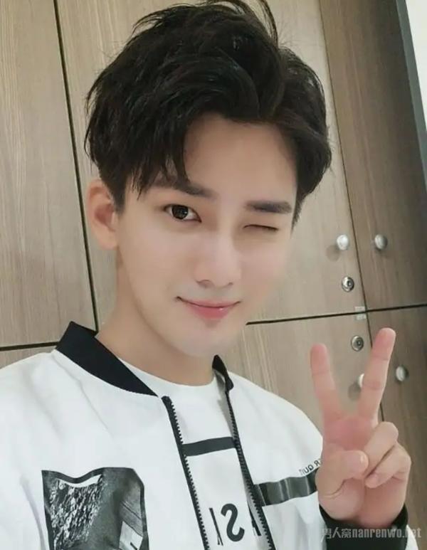 热门男士发型推荐 2019年新款发型让你走在时尚前线 www.chunji.cn 热门男士发型推荐 2019年新款发型让你走在时尚前线 chunji.cn