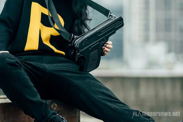 来一件圆领套头线衣 带你走进时尚潮流的世界