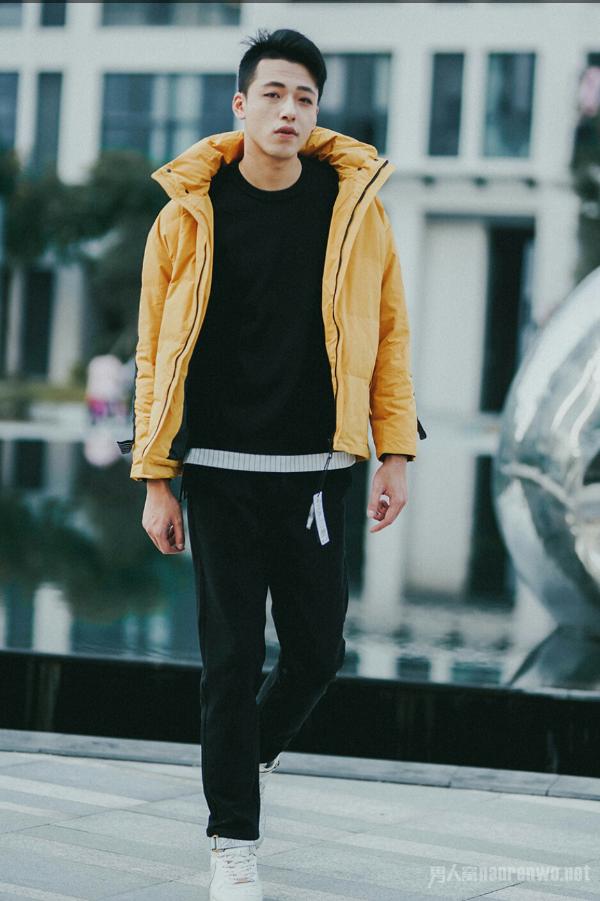 韩版潮流印花条纹休闲羽绒服 你冬天保暖的必备佳品