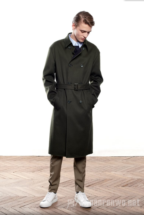 战壕风衣要如何搭配 才能让男人更凸显自己的魅力？