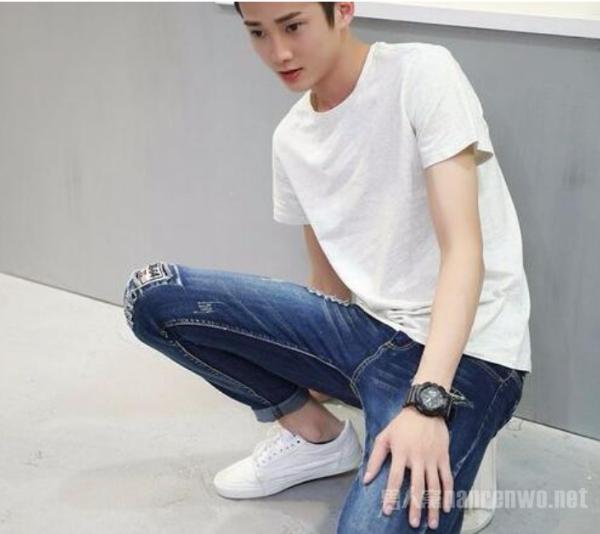 男生破洞牛仔裤怎么搭配舒适又好看？教你做休闲达人！