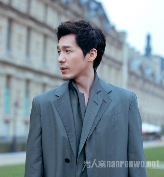 如果你喜欢大叔形象 那么白宇这样的穿搭绝对适合你