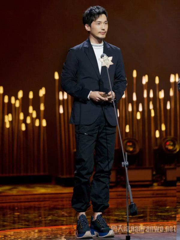 如果你喜欢大叔形象 那么白宇这样的穿搭绝对适合你