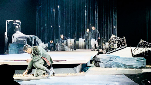 古希腊经典悲剧《阿伽门农》的双语演绎