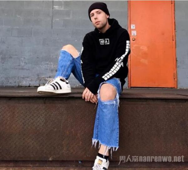 男生破洞牛仔裤怎么搭配舒适又好看？教你做休闲达人！