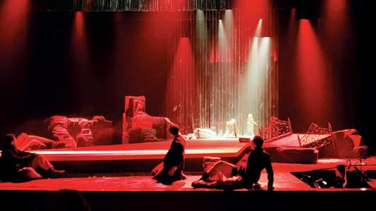 古希腊经典悲剧《阿伽门农》的双语演绎