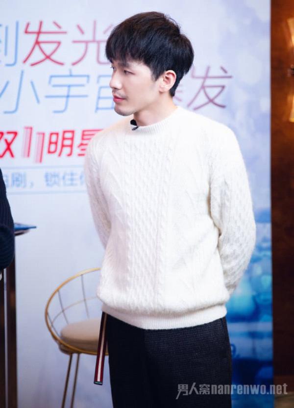 如果你喜欢大叔形象 那么白宇这样的穿搭绝对适合你