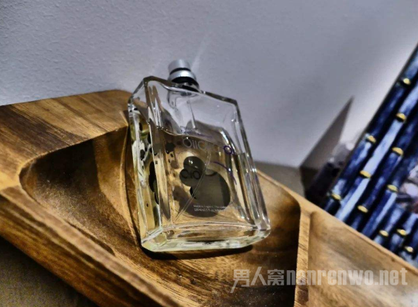 如果只在一个地方喷香水 我建议在衣橱上喷香水