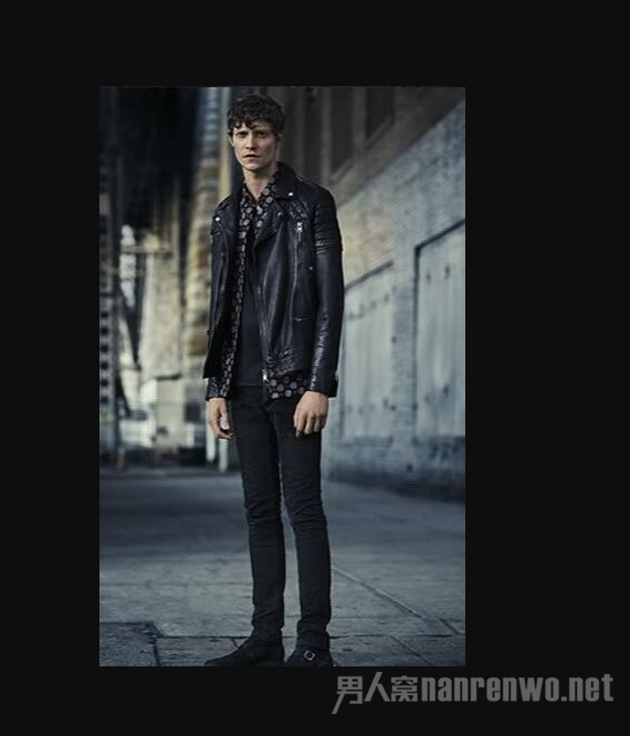 黑色帅气衣服的穿搭！高冷和成熟稳重的搭配值得拥有！