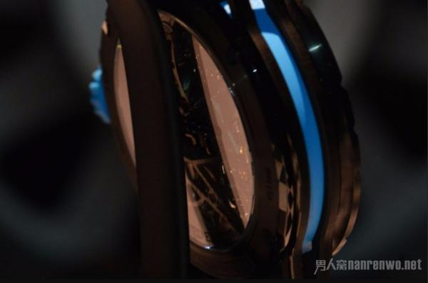 魅不可挡的机械幻想 品鉴罗杰杜彼系列蓝色镂空腕表