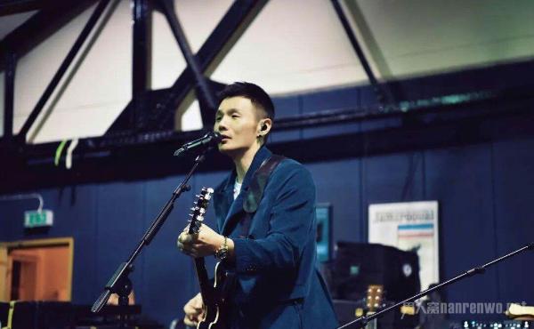 感受歌手李荣浩的魅力 走进小眼睛的男生穿什么好看