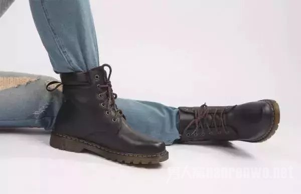 潮男马丁靴搭配小技能 和小编一起把“潮”进行到底吧