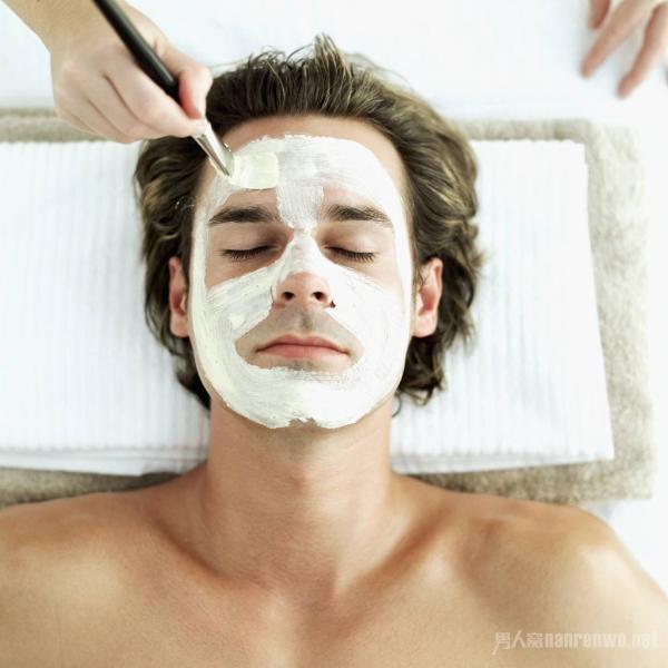 学会日常护肤小技巧 轻松处理男士脸上毛孔粗大问题