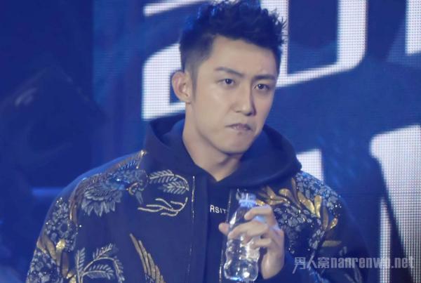 男士发型之如何像大明星黄景瑜一样拥有帅气的发型