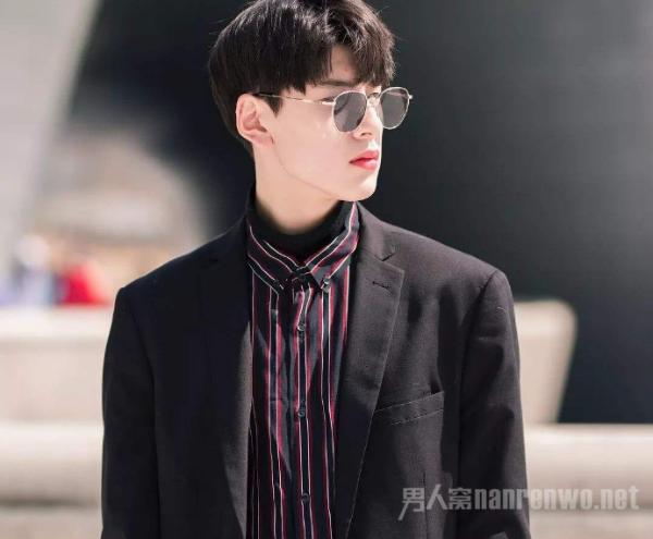 哪款发型更适合打造时尚校园男神？男士发型推荐