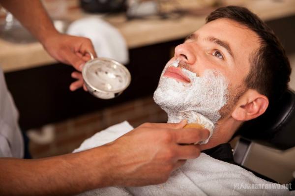 男人如何保养皮肤？学会最好的护肤技巧让你重返18岁