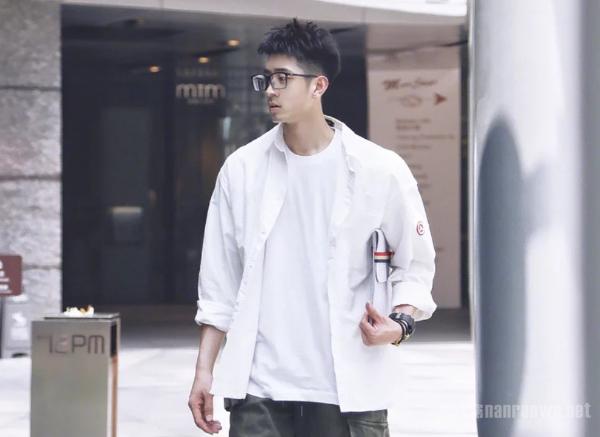 laon时尚男生永远少不了的白衬衫搭配 寻回青春的记忆