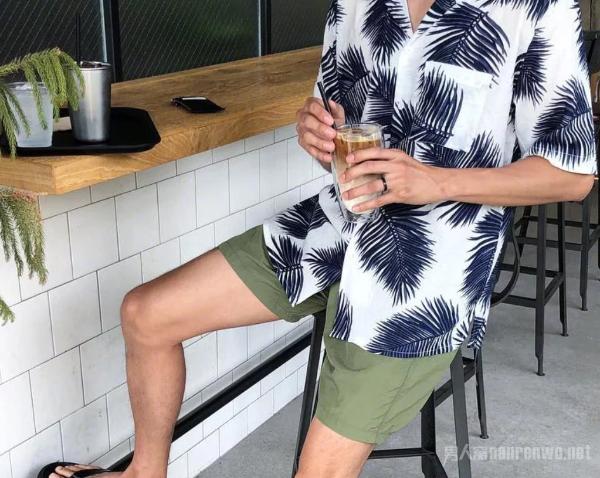 夏季男生短裤穿搭的学习 给我们塑造最为时尚的一面