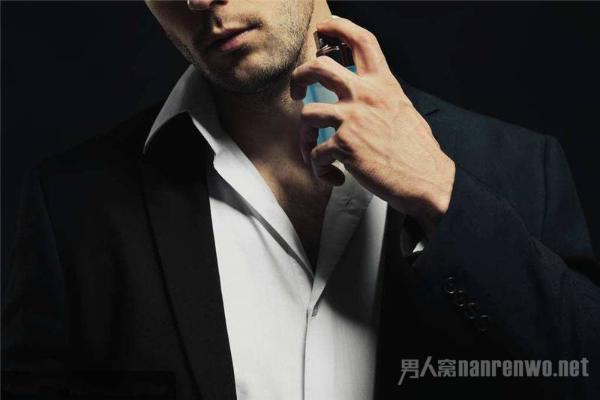 男士香水喷在哪里好？会喷香水的男人总是十分迷人