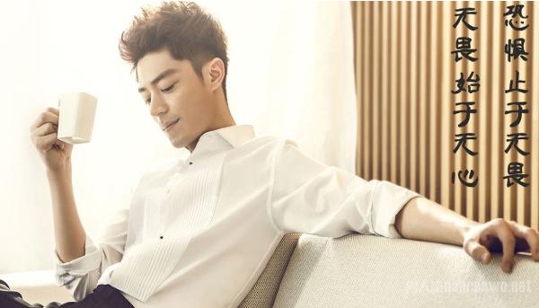 入秋白衬衣怎么搭配出男神风 必备技巧不能忘 快收藏