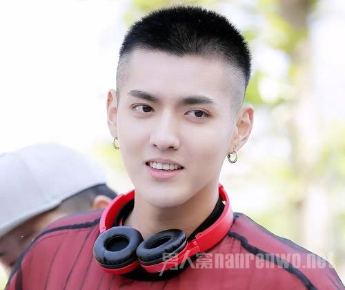 夏季发型 清新凉爽酷帅的男生发型也可以很狼系！