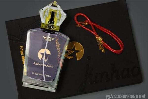 市面上最受欢迎的男士香水 这3款香水推荐 它竟是第...