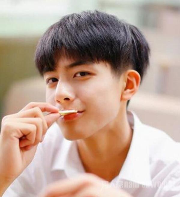 男生学院风发型 这3款小清新发型 你也可以拥有