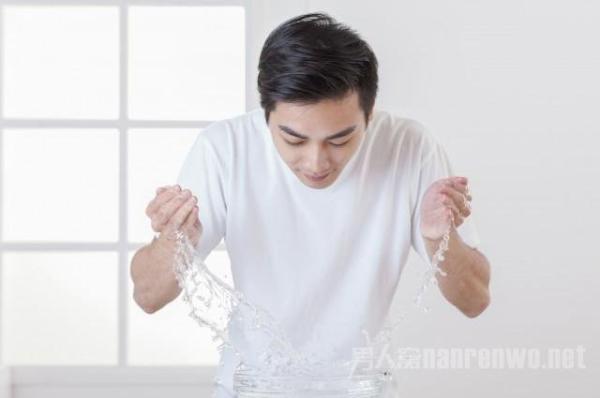 脸上出油很厉害该怎么办 注意这三点 再也没烦恼