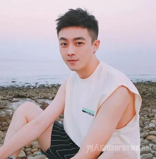 男生百搭又好看的发型 这三款没有“锡纸烫”也很帅