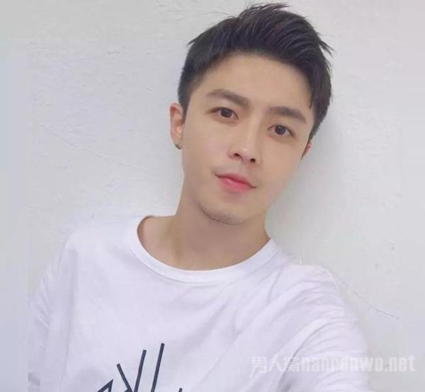 男生百搭又好看的发型 这三款没有“锡纸烫”也很帅