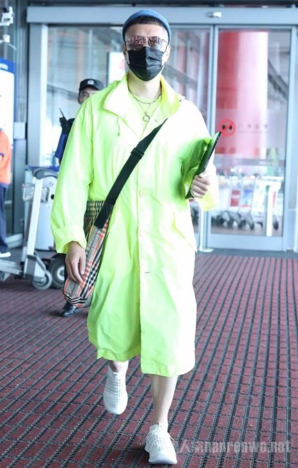 明星近期机场街拍 陈坤帅气养眼 孙红雷造型亮了