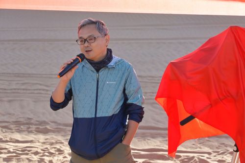 科幻冒险电影《血陨狂沙》开机 神秘巨兽末日景象概念海报曝光