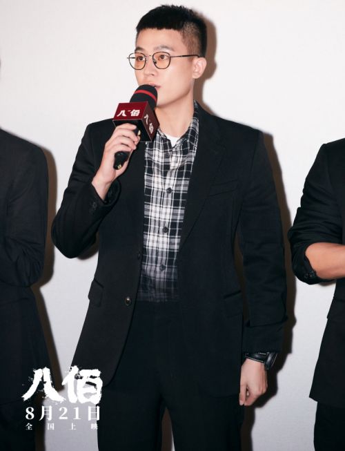 欧豪亮相《八佰》全球云首映 热血战士端午誓守防线