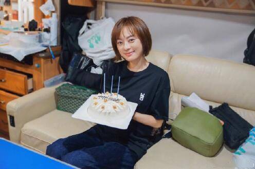孙俪分享女儿上学趣事:拿出语文书一遍遍给我念