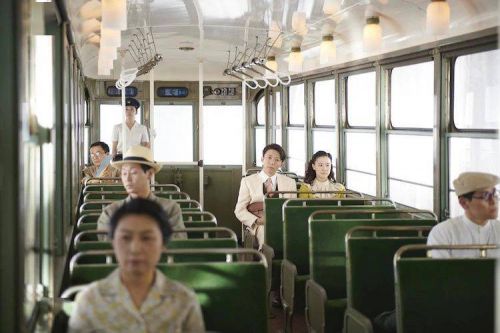 《间谍之妻》曝新剧照 高桥一生苍井优深情对望