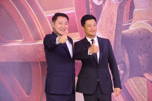 电影《中国医生》《长津湖》剧组亮相第24届上海电影节红毯