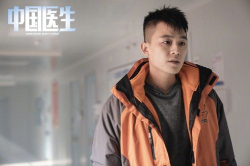 电影《中国医生》首发剧照 张涵予袁泉朱亚文易烊千玺等角色揭晓