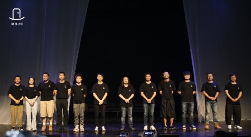 青年导演饶晓志发起晓年青剧团 集结人才“嬉皮笑脸搞戏剧”