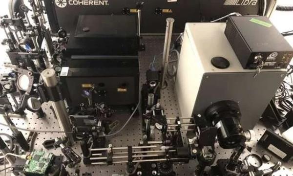 史上最快新型相机出世：能拍到激光移动路径 速度高达每秒10万亿帧