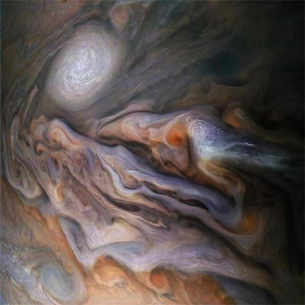 宇宙深空中的眼睛：朱诺号捕捉到木星大气的奇妙图案