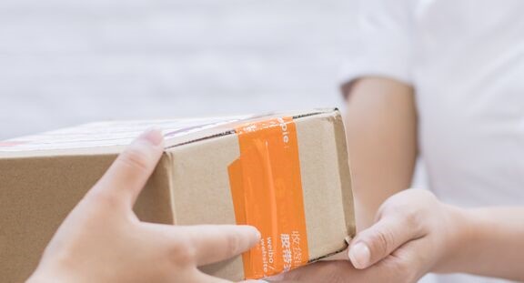 有点酷！顺丰公开一项“智能头盔”外观专利 快递小哥装备要升级了？