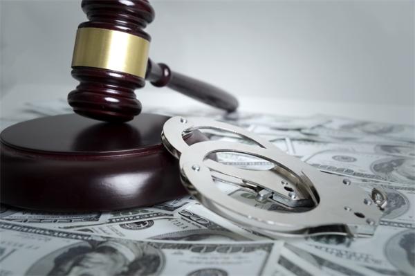 央视揭免费领鸡蛋骗局：吸引老年人进群买产品，虚假宣传包治百病