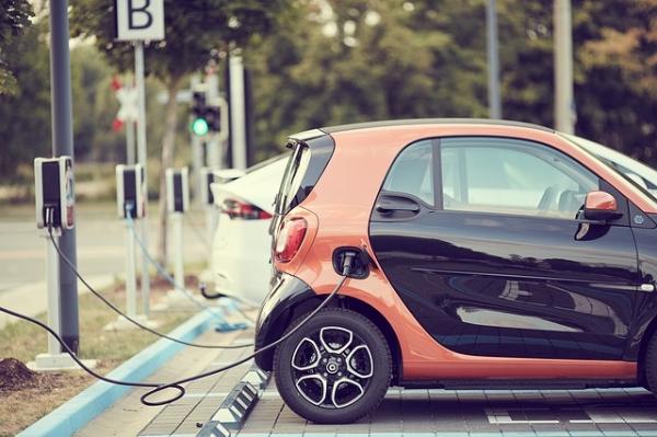 几年内电动汽车充电速度将翻5倍？新研究揭示电池重要损伤机制
