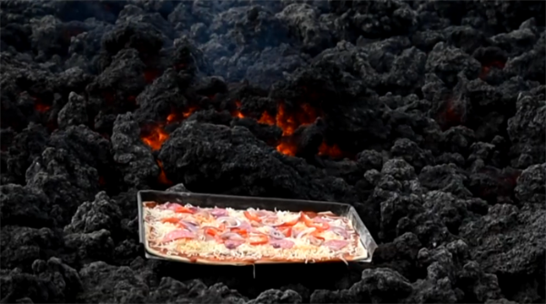 致富新方法：男子用火山岩浆烤披萨，顾客络绎不绝