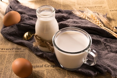 每天一杯牛奶远离心脏病！常喝牛奶患心脏病风险下降14%，还能降胆固醇