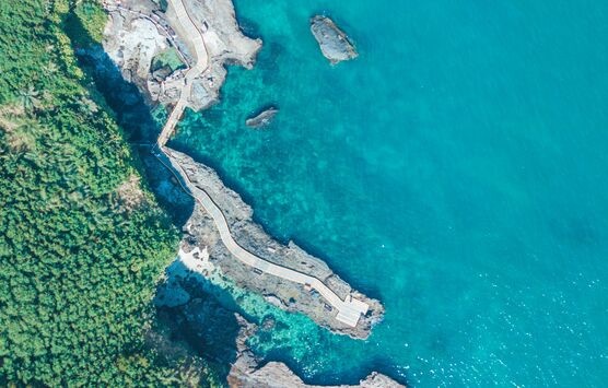 亚洲和西非1000多条河流成80%海洋塑料的搬运工，城市小河流污染被严重低估！