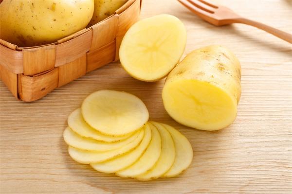 中国科学家种出的土豆荣登《细胞》，这是世界第一代杂交马铃薯！