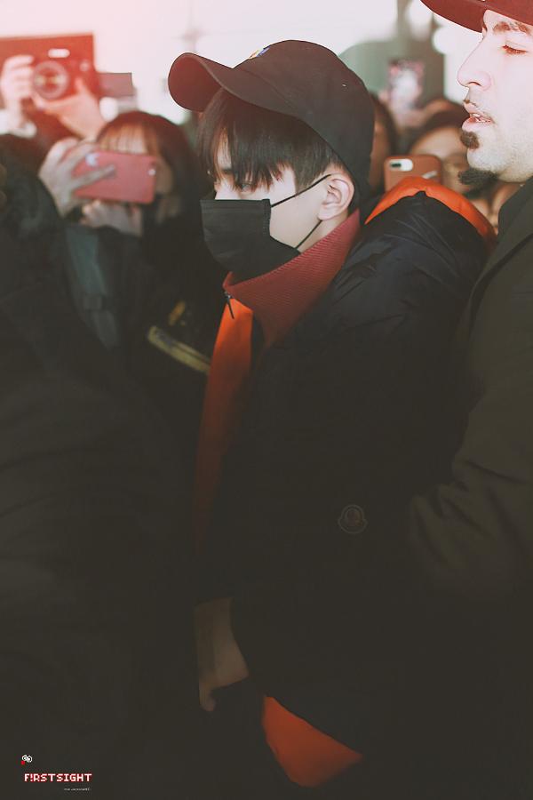 易烊千玺抵达纽约 格莱美之行大幕初启