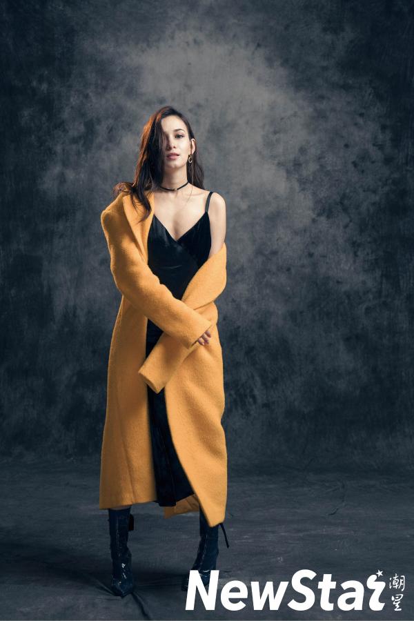 卢靖姗新年时尚杂志首封&nbsp;多样风格玩转fashion