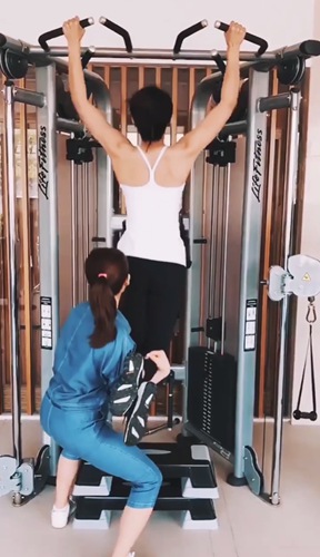 刘涛健身房秀臂力 真相竟然是这样！